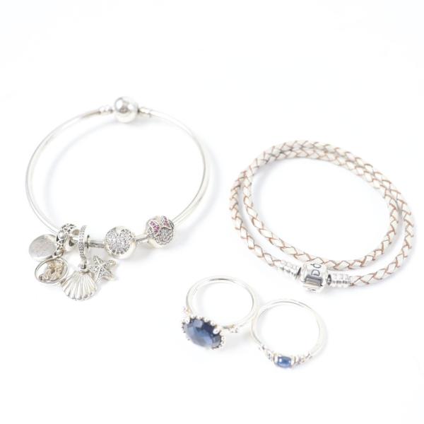 美品☆Pandora Disney パンドラ ディズニー チャーム4個 レザーダブル