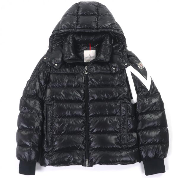MONCLER 前ロゴプリント 後ワッペン型　どこから見てもモンクレール MONCLER 前ロゴプリント 後ワッペン型 どこから見てもモンクレール