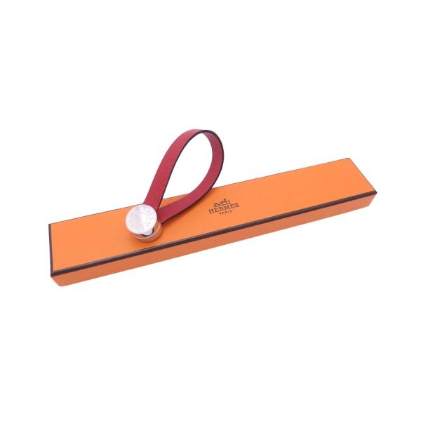 エルメス Hermes チャーム セリエ レザーｘ金属素材 レッドｘシルバー おすすめ 往復送料無料