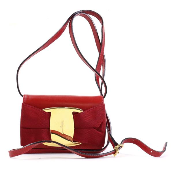 サルヴァトーレフェラガモ Salvatore Ferragamo 斜め掛けショルダー