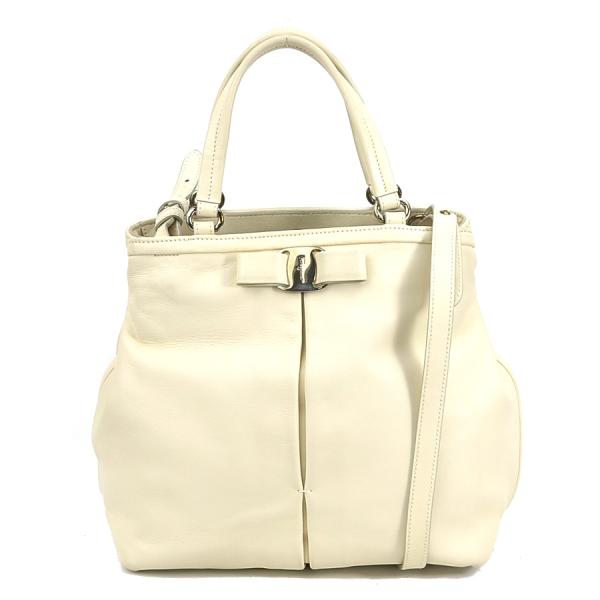 サルヴァトーレフェラガモ　アイボリー レザー ショルダーバッグ サルヴァトーレフェラガモ Salvatore Ferragamo ハンドバッグ