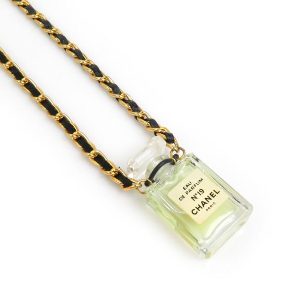 CHANEL（シャネル） ネックレス 香水ボトル No.19 レジン/レザー