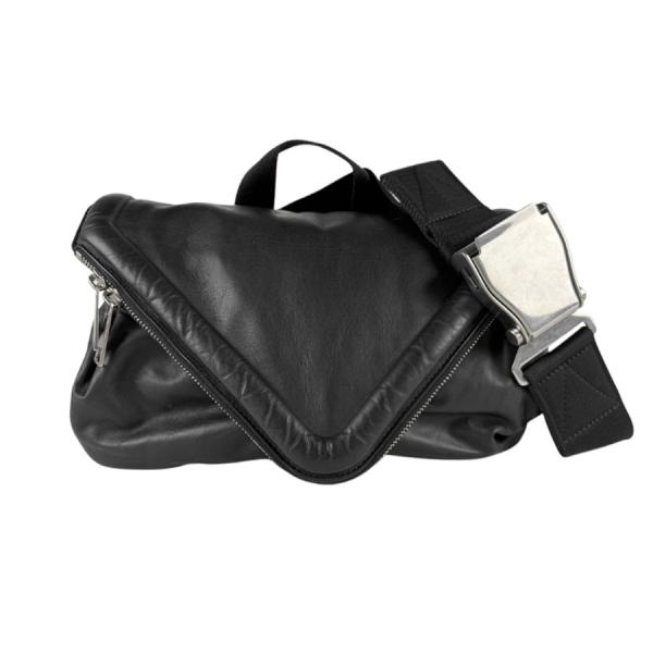 新品で未使用 ブラックショルダーバッグ BOTTEGA VENETA ボッテガヴェネタ バッグ BOTTEGA VENETA ショルダーバッグ