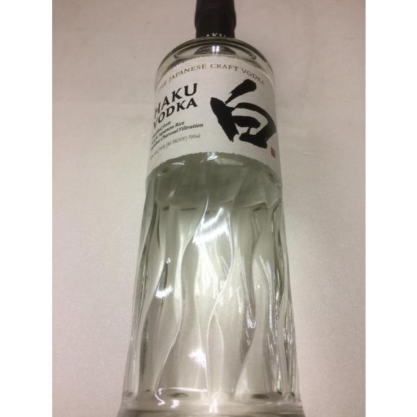 香り   国産米の甘く繊細で華やかさのある、柔らかな香り味わい   米の自然な甘さと複雑なフレーバーが徐々に口に広がる、豊かな味わいフィニッシュ   竹炭濾過による、洗練され心地よく残る甘さを伴う、滑らかなフィニッシュ