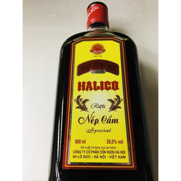 ネプカムは幸福を象徴するベトナム産の赤色のもち米を発酵させて造ったお酒で、紹興酒によく似た甘く濃厚な口当たりと琥珀色の美しい見た目が魅力です。