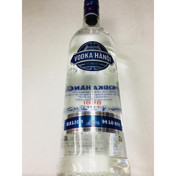 米100%原料、ベトナムの典型的なウォッカ。ストレート、ロック、またはフルーツジュースと混ぜてもおいしく召し上がれます。製造メーカーは国産ビール最大手の「ハリコ(HALCO)」社で、米を原料とした高品質の蒸留酒となります。