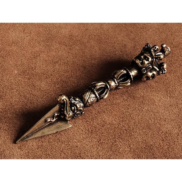 ☆b393、真鍮 プルパ（3面憤怒尊）ブラス 密教法具 チベット 金剛杵 真鍮 プルパ（3面憤怒尊）ブラス 密教法具 チベット 金剛杵 ドルジェ