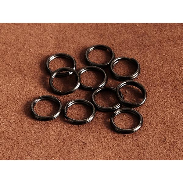 鍵やキーホルダーなどを束ねる二重リングです。素材は鉄製、カラーはブラックとなります。※少し明るめのブラックとなります。10個セットにて販売となっております。(ばら売り不可）鍵やキーホルダーなどを束ねたり、ウォレットチェーンとキーホルダーの接...