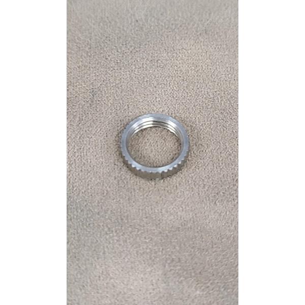 Bachトロンボーン　スレイテッドプラグナットなかなか販売していないパーツです。形を見てあれか！と思われた方、ここにございます。部品の劣化が確認出来たら早めに交換をお勧めしたいパーツです。交換作業に自信のない方は、管楽器技術者へご相談下さい。