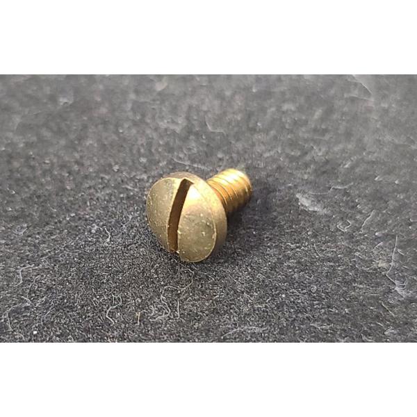 H・Selmer（セルマー）社のサックスキイガードのネジです。なかなか販売しているサイトがありませんが、こちらにございます。ラッカー仕上げ　アルト〜バリトンサックスまで、セルマー製のサックスのキイガード全てに使用可能です。（シュプレームは形...