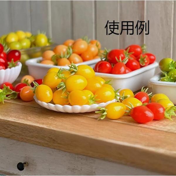 瑞々しいツヤと鮮やかな赤色が美しい、手作りの粘土製ミニチュアフード「ミニトマト」です。本物そっくりの果皮やヘタの質感まで丁寧に再現し、ドールハウスの食卓やキッチンをぐっとリアルに彩ります◎6分・8分・12分のBJD、OB11、Blytheな...