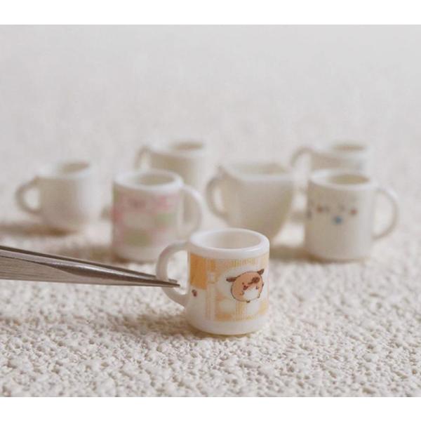 1/12スケールで丁寧に作られたミニチュアコップは、ドールハウスやBJD、OB11サイズのお人形にぴったりの可愛い食器アイテムです。小さなテーブルに並べれば、まるで本物のカフェやダイニングのような世界観を演出でき、食玩コレクションやディスプ...