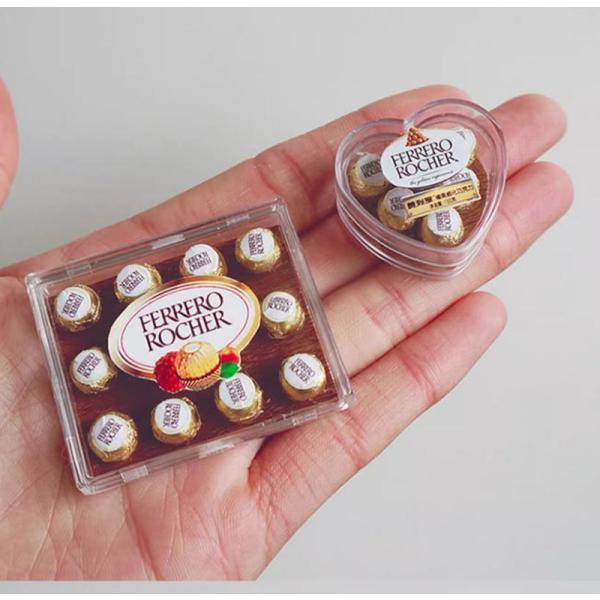 本物そっくりに再現されたミニチュアチョコレートボックスは、1/6スケールのドールハウスやBJDの情景作りにぴったりのアイテムです。ゴールドに包まれた小さなチョコレートと組立式のボックスは、ミニチュアフードコレクションをより豪華に彩ります◎デ...