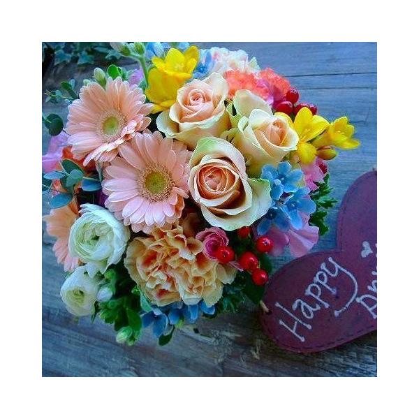 季節のお花で作るオリジナルフラワーアレンジメント誕生日や記念日に贈るフラワーギフトはこれで決まり◆お花はBreezeにおまかせ下さい。◆商品サイズ : 約W20cm×D20cm×H20cm*生花のためサイズはあくまでも目安になります。◆花材...