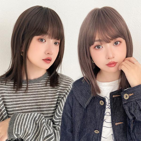 軽めのロブヘアは、扱いやすく、ウィッグ初心者さんにもオススメ。全頭に入ったレイヤーで、裾に向かって毛量を抑えることで、自然なくびれシルエットに。前髪は、軽めの毛量で、ややワイドバング気味のスタイル。耳掛けしたときも隙間が空きにくく、スッキリ...