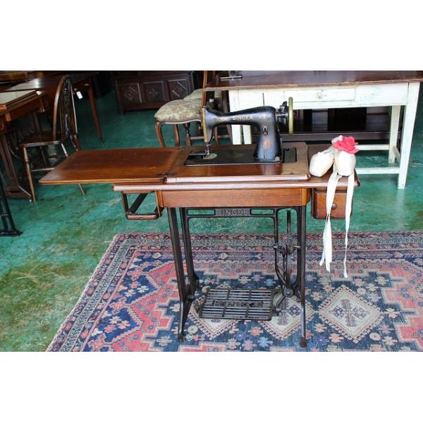 ★在庫一掃セール★イギリス アンティーク家具 ★訳あり★ イギリス アンティーク 家具 シンガー ミシン ミシンテーブル デスク ミシン台 m-106 英国製 送料無料