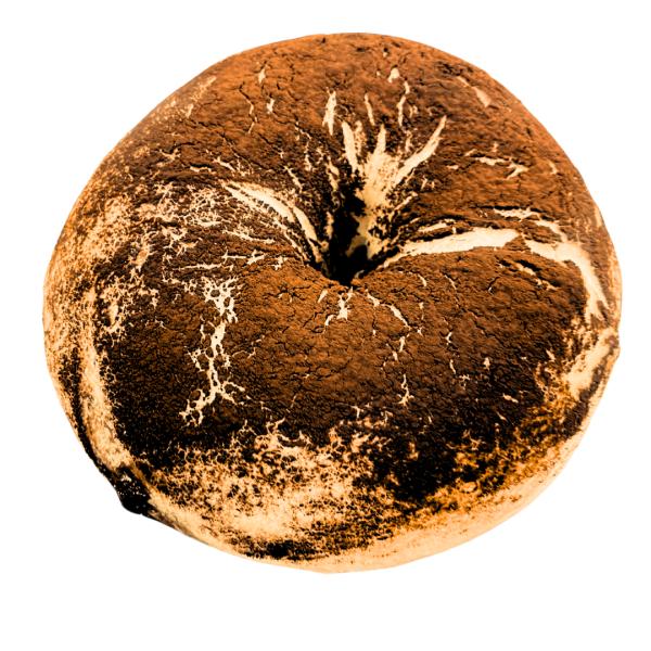 国産小麦で作ったしっとり柔らかい生地に、エスプレッソコーヒーシロップを染み込ませたベーグルとミルキーなクリームチーズとチョコを包み、ココアパウダーをトッピングして焼き上げました。