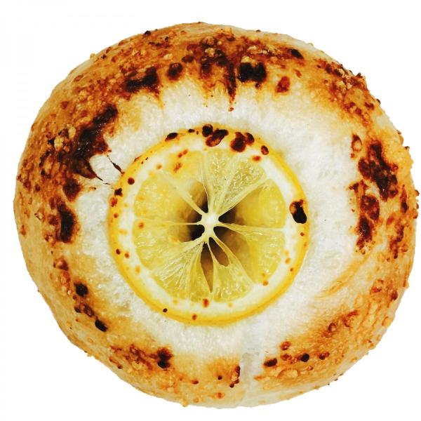 やわらかくもっちりした食感の「T７０やわらかベーグル」。爽やかな酸味のレモンクリームチーズとチョコが入っています。