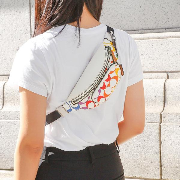 【極美品未使用級】コーチ　ボディバッグ　レインボーカラー　ウエストポーチ コーチ ウエストポーチ ウエストバック 新品未使用 レインボー