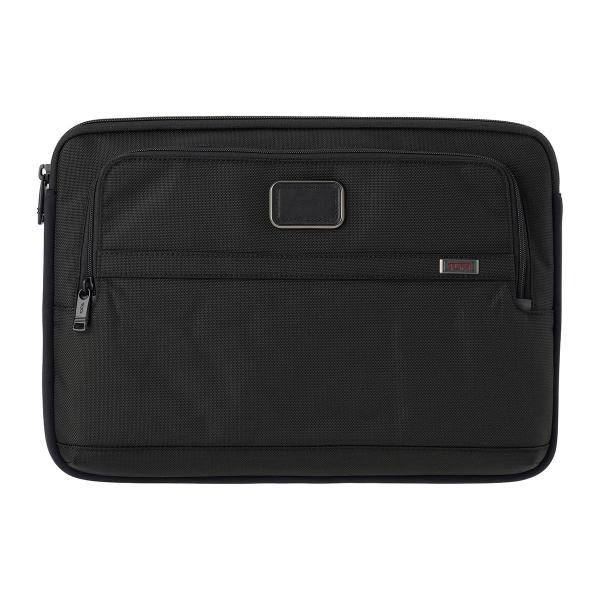 [Release date: January 16, 2026]耐久性に優れたバリスティックナイロンを使用したラップトップケース「LARGE LAPTOP COVER」。15インチまでのラップトップを収納できます。シンプルなデザインながらT...