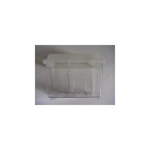 【商品説明】 この容器は、コバエが入りにくいようにフ タに特殊な加工を施しています。 クワガタ、カブト虫の飼育に適した容器で す。【サイズ】 ２３０×１５０×１７０ｍｍＨ１ケース： ２４個※他商品との同梱不可