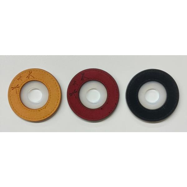 シリコンゴムをウルトラスエードで挟んで縫っています。子供から大人の竹刀までしっかり止まります。鍔止めが薄いので、違和感なく使えます。ウルトラスエード直径：70mm、内径：41mm、厚さ：4mmシリコン内径Ｌ：19mm、LL：25mm、厚さ：...