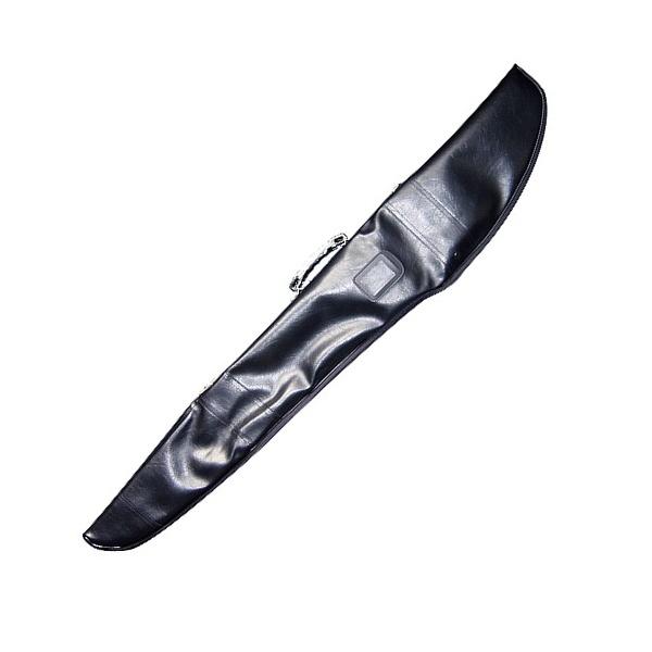 居合刀が2本収納出来る刀剣キャリーバック耐久性に優れた合成皮革製の刀剣（真剣・居合刀）専用キャリーバッグです。ショルダーストラップもついているので携帯に便利。またサイドポケットも装備されているので、刀剣油や目釘抜なども忍ばせておける優れもの...