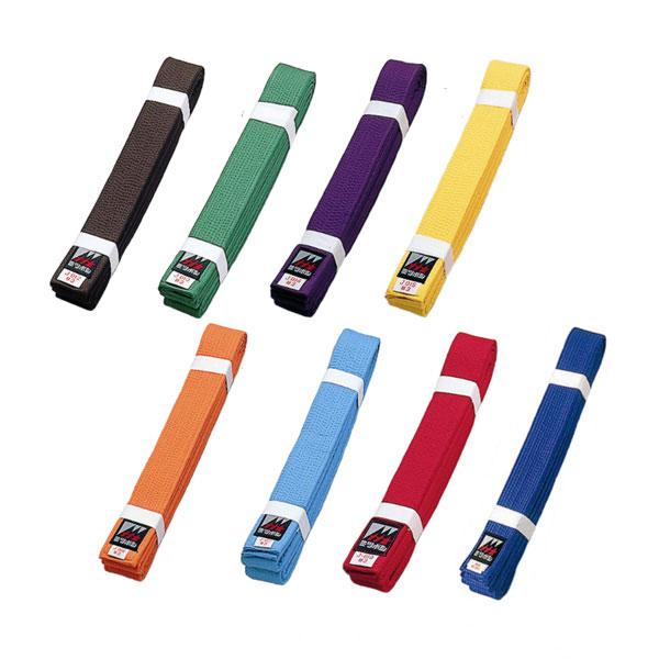 柔道帯の色について帯色 段級別 適用赤 9段〜10段（女子は8段以上） 高段者紅 白 6〜8段黒 初段〜5段（有段者全般） 成年（原則13歳以上）茶 1級〜3級白 4級〜5級及び初心者茶 1級 少年（原則13歳未満）紫 2級緑 3級橙 4級...