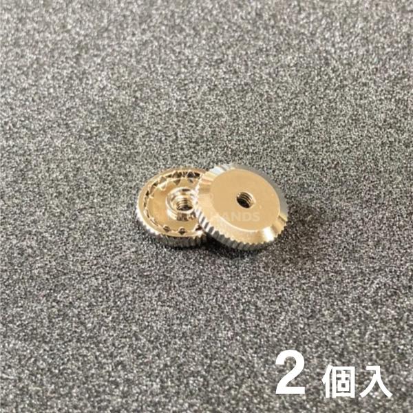 バッジ裏金具　キャッチのみの商品です。【バッジ　留め具　裏金具　ロータリーネジ　シルバー/2個入】銀色の光沢のあるニッケルメッキ仕上げです。ギザギザ部分が回転する締めやすく緩みにくいロータリータイプです。会社の社章バッジや学校の役員バッジ、...