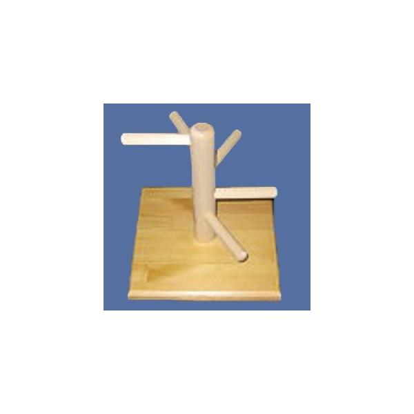 　組み立て済みのらせん状卓上止まり木です。　台座は、汚れをふき取りやすいウレタン塗装材です（日本製）。【サイズ】 幅19.7cm・奥行き19.7cm・高さ20cm・止まり木部分の直径1.5cm