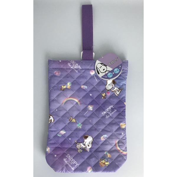 スヌーピーのかわいいシューズバッグです。体育館履き・上履き入れに最適！キルティング生地大きさ：高さ約28cm×幅約21cm×マチ約7cm