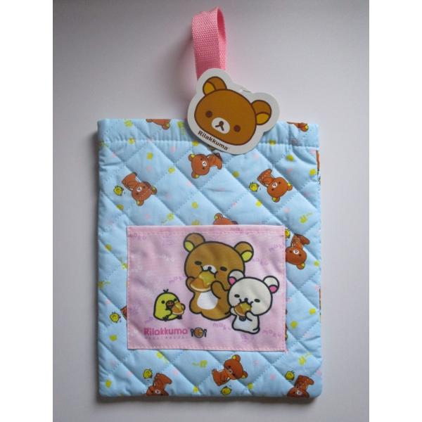 リラックマのかわいいシューズケースです。体育館履き・上履き入れに最適！キルティング生地大きさ：約28cm×約22.5cm