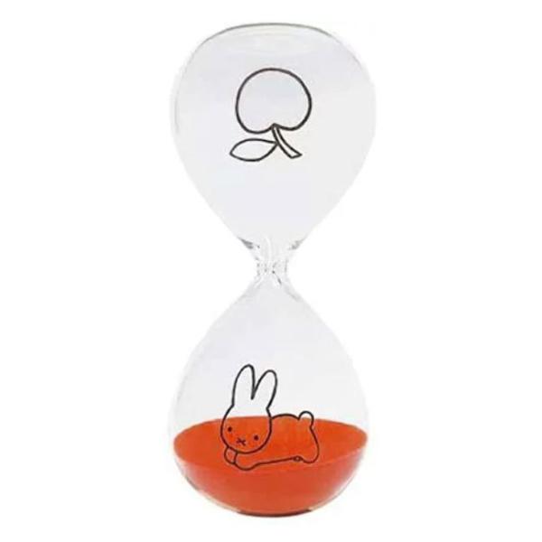 かわいいミッフィーの砂時計☆ゆっくり砂が落ちていくのは、癒されます。勉強や料理のタイマーとしても、インテリアとして飾ってもGOOD♪【サイズ】約H160×W72mm【素材】ガラス、砂
