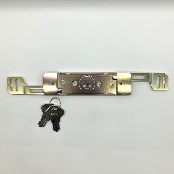 オプションにて、スペアキーを追加でご購入いただけます。今回ご注文のカギ本体に同じ番号のスペアキーをつけたい場合は、オプションにてご希望個数をご入力ください。※スペアキー追加の場合、納期は土日祝を除き１か月かかります。