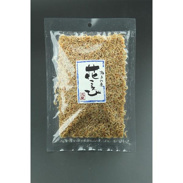 オキアミえびをボイル乾燥したものです。カルシウムを多く含み、サラダにお好み焼き、酢の物にふりかけなどにも併せて使用できます。刻んだネギとたっぷりの花こえびを混ぜ込んだ特製卵焼きがおすすめです。