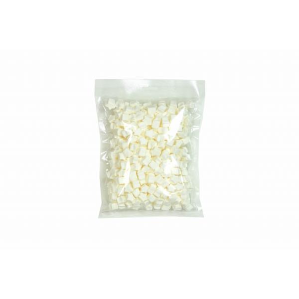 かわいい星型のバニラ味のミニマシュマロです。お菓子作りや飲み物のトッピングにおすすめです。1個あたりのサイズは15mm×20mm、約0.7gです。商品名　：ミニスターマシュマロ・ホワイト原材料名：モルトシロップ、砂糖、ゼラチン、コーンスター...