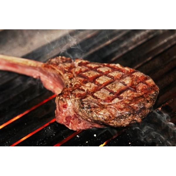 【特価】トマホークステーキ〔骨付き牛リブロース〕【アメリカ産・オーロラ社】１本（約600g-700g）真空冷凍