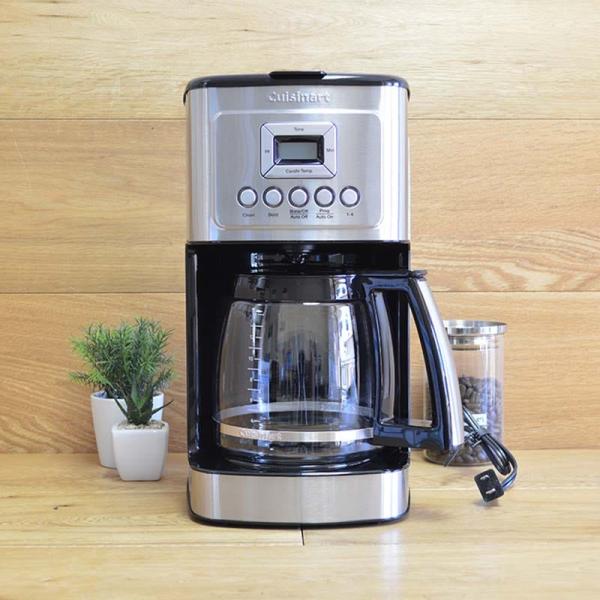 クイジナート　Cuisinart DCC-3200P1 コーヒーメーカー Amazon.com: Cuisinart Coffee Maker, 14-Cup Glass Carafe