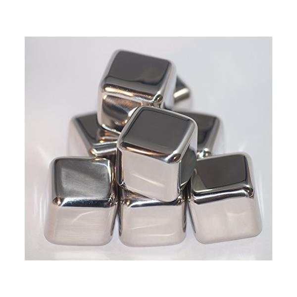 ステンレススチール製。氷の代替品アイスキューブ8個のセットです。氷よりも何十倍も早く冷えて、すぐに冷やしてくれます。氷ではありませんので、溶けてお酒やジュースの味が薄まることはありません。角をとり丸くしていますので、グラスがいたみにくいです...