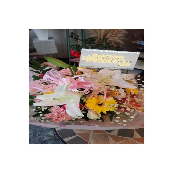 Happy色（*^_^*）季節のお花とユリを使った＊アレンジバスケット☆スタッフおまかせ￥5200円！！
