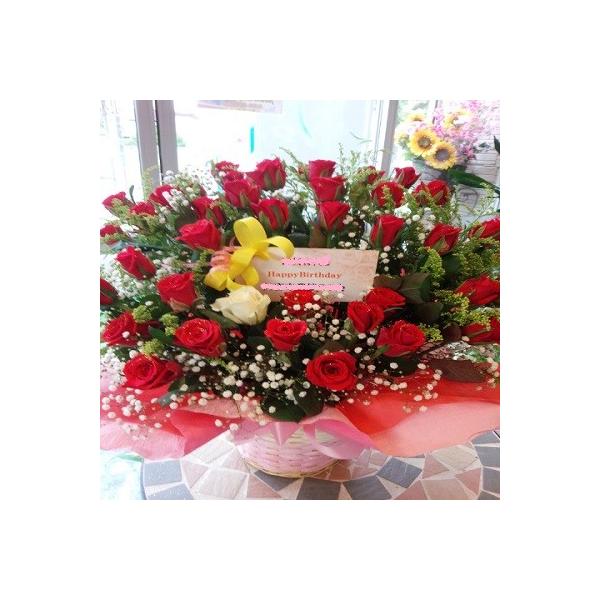 赤いバラをご希望の本数だけ★Birthdayなどの贈り物に★そして１本は白いバラ！