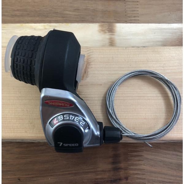 SHIMANO シマノ レボシフター SL-RS40 7s22.2mm径インナーケーブル、インナーケーブルキャプ付属本商品は新品ですが商品保管の都合上、小傷などがある場合がございます。(性能に問題はございません)SL-RV200 SL-RV...