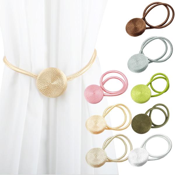 手編み風マグネットタッセルマグネット式なので、房掛けがなくてもカーテンに取り付けておけます【商品仕様】商品サイズ（飾り部分）：約5×5×2.5cm紐の長さ（マグネット除く）：約30〜45cm重量（1個）：約46g個数：同色2個生産国：中国※...