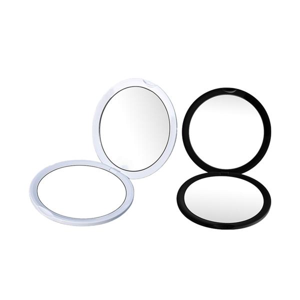 見えにくいアイメイクやコンタクトレンズのつけ外しもラクに出来る拡大鏡搭載のコンパクトミラー。これ1つで身だしなみがラクに出来る便利なコンパクトミラーです。商品サイズ：本体直径約10cm/ミラー部分直径約8.5cm/厚さ約1cm重量：約950...