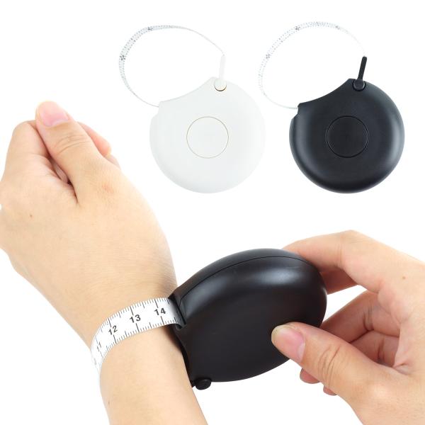 一人でサイズが測れるセルフメジャーメジャーの先端を固定できる仕様なので一人でも簡単にサイズを測ることが出来ます。巻き取りは中心のボタンを押すだけ！カーブ部分の計算不要！メジャー本体のカーブ部分を含めた５cmからスタートしています。コンパクト...
