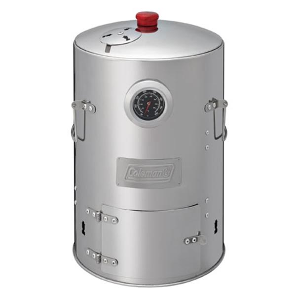 ■ふた裏から付属のフックで魚などを吊るしスモーク可能■2段棚式の内部は十分な量の食材を一度にスモーク可能■スモークウッドの追加、取り出しに便利な下部窓■熱燻製に便利な温度計付き※LPガス製品ではご使用できません●使用サイズ：約25×26.5...