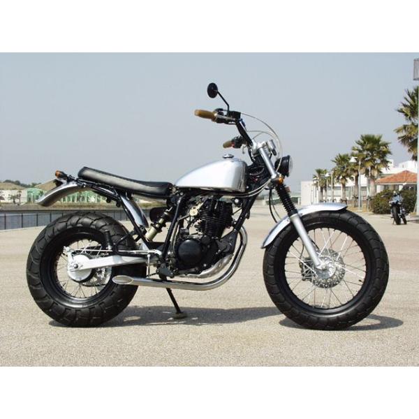 ●メーカー名：ビッグシーダー / BIG CEDAR●商品名：TW200/225 アルミタンクT-4●年式 1999年までメーカー品番：・2004-01TW200TW225アルミ（バフ仕上げ）約7.5Lノーマルコック使用可／タンクキャップ付...