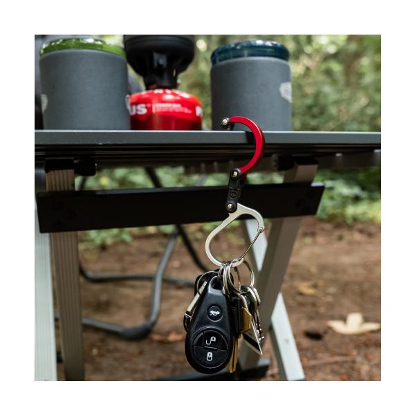 ミニマルなデザインで持ち運びにも便利なミニサイズ。外出先や自宅で、手軽にお使いいただけます。ポーチや靴を吊るしたり、鍵などの小さなものをまとめるのにもおすすめです。※発送はレターパックライトになります。Item spec価格\3,300（税...