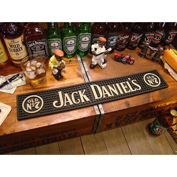 自宅にいながらにして、バーで飲んでる雰囲気をとことん味わう・・・・お酒好きならそんな想像、一度はしたことあるのでは！そこでキャンディタワーが用意したのがこの海外のパブで実際に使われているバーマットなんです。通常はリカーブランドからバーやパブ...