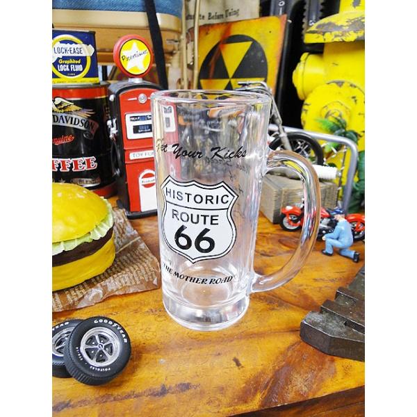 ありそうでなかったルート66のロードサインが描かれたビアジョッキです。ボクらの永遠の憧れとも呼べるシンボルマークだけに、これに入れて飲むビールはまた格別かな！アメリカ好きならこんなちょっとした演出だけで盛り上がれちゃうから、アメリカ好きなホ...